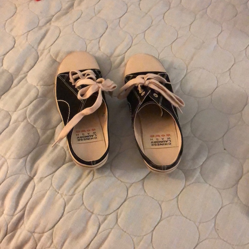 Black Converse style slip-one.